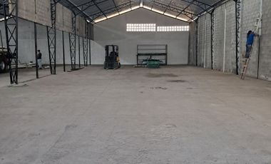 Alquiler de Bodega 1800 m² en Av Juan Tanca Marengo en Guayaquil, con Baño y Oficina