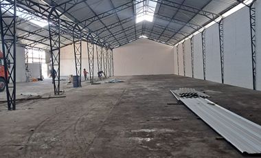 Alquiler de Bodega 1800 m² en Av Juan Tanca Marengo en Guayaquil, con Baño y Oficina