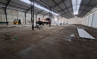 Alquiler de Bodega 1800 m² en Av Juan Tanca Marengo en Guayaquil, con Baño y Oficina