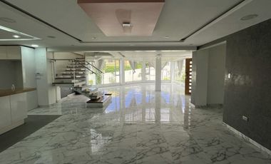 ESPECTACULAR CASA DE VENTA EN BALCÓN DEL NORTE PONCEANO QUITO!! CC EL CONDADO!!