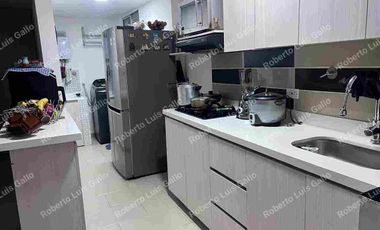 VENDO APTO 3er. PISO EN MANRIQUE CENTRAL