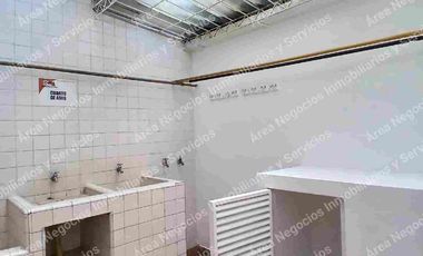 Área alquila Casa para entidades o familia.