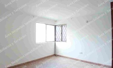 Área alquila Casa para entidades o familia.