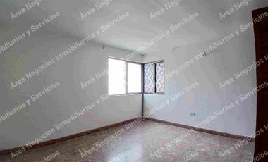 Área alquila Casa para entidades o familia.