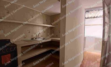 Área alquila Casa para entidades o familia.