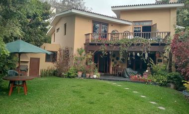 VENDO LINDA CASA FAMILIAR EN BARRANCO, EXCELENTE UBICACIÓN.