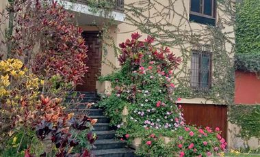 VENDO LINDA CASA FAMILIAR EN BARRANCO, EXCELENTE UBICACIÓN.