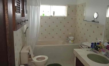 VENDO LINDA CASA FAMILIAR EN BARRANCO, EXCELENTE UBICACIÓN.