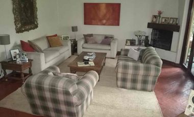 VENDO LINDA CASA FAMILIAR EN BARRANCO, EXCELENTE UBICACIÓN.