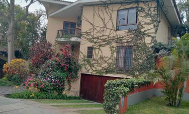 VENDO LINDA CASA FAMILIAR EN BARRANCO, EXCELENTE UBICACIÓN.