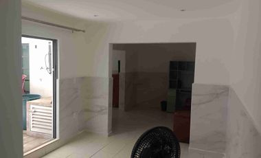 Gertrudis Sánchez, Rento bonita casita remodelada,  ideal para 2 o máximo 3 personas planta baja, exelente ubicación, a media cuadra de Av Talismán. (no sé aceptan mascotas)  Son 2 casitas en un terreno de 150m2, divido en 2 casas de 75m2 de terreno cada una y 55m2 de construcción, patio privado 10 m2; y estacionamiento privado de 10.5m2. Consta de 1 recamara muy grande con armario de pared a pared y de piso a techo y se puede hacer una recamarita,  reduciendo la sala comedor, cuenta con cocina con parrilla, garaje un auto para cada casa. REQUISITOS INDISPENSABLES: 1 mes de depósito, el mes que corre, fiador con bienes raices en CdMx o área metropolitana libre de gravamen y litigios, para tramitarle una póliza Jurídica y por último: comprobante de ingresos  que pueden ser de 1 ó 2 personas, ya sea recibos de nómina, estados de cuenta bancarios o constancia de empleo. Más informes y citas al celular y WhatsApp 55 23 55 3---- con Jorge Castro