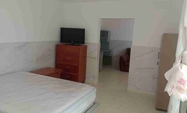 Gertrudis Sánchez, Rento bonita casita remodelada,  ideal para 2 o máximo 3 personas planta baja, exelente ubicación, a media cuadra de Av Talismán. (no sé aceptan mascotas)  Son 2 casitas en un terreno de 150m2, divido en 2 casas de 75m2 de terreno cada una y 55m2 de construcción, patio privado 10 m2; y estacionamiento privado de 10.5m2. Consta de 1 recamara muy grande con armario de pared a pared y de piso a techo y se puede hacer una recamarita,  reduciendo la sala comedor, cuenta con cocina con parrilla, garaje un auto para cada casa. REQUISITOS INDISPENSABLES: 1 mes de depósito, el mes que corre, fiador con bienes raices en CdMx o área metropolitana libre de gravamen y litigios, para tramitarle una póliza Jurídica y por último: comprobante de ingresos  que pueden ser de 1 ó 2 personas, ya sea recibos de nómina, estados de cuenta bancarios o constancia de empleo. Más informes y citas al celular y WhatsApp 55 23 55 3---- con Jorge Castro