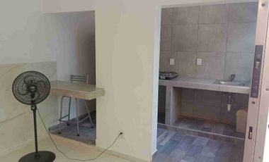 Gertrudis Sánchez, Rento bonita casita remodelada,  ideal para 2 o máximo 3 personas planta baja, exelente ubicación, a media cuadra de Av Talismán. (no sé aceptan mascotas)  Son 2 casitas en un terreno de 150m2, divido en 2 casas de 75m2 de terreno cada una y 55m2 de construcción, patio privado 10 m2; y estacionamiento privado de 10.5m2. Consta de 1 recamara muy grande con armario de pared a pared y de piso a techo y se puede hacer una recamarita,  reduciendo la sala comedor, cuenta con cocina con parrilla, garaje un auto para cada casa. REQUISITOS INDISPENSABLES: 1 mes de depósito, el mes que corre, fiador con bienes raices en CdMx o área metropolitana libre de gravamen y litigios, para tramitarle una póliza Jurídica y por último: comprobante de ingresos  que pueden ser de 1 ó 2 personas, ya sea recibos de nómina, estados de cuenta bancarios o constancia de empleo. Más informes y citas al celular y WhatsApp 55 23 55 3---- con Jorge Castro