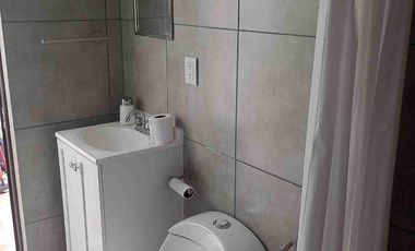 Gertrudis Sánchez, Rento bonita casita remodelada,  ideal para 2 o máximo 3 personas planta baja, exelente ubicación, a media cuadra de Av Talismán. (no sé aceptan mascotas)  Son 2 casitas en un terreno de 150m2, divido en 2 casas de 75m2 de terreno cada una y 55m2 de construcción, patio privado 10 m2; y estacionamiento privado de 10.5m2. Consta de 1 recamara muy grande con armario de pared a pared y de piso a techo y se puede hacer una recamarita,  reduciendo la sala comedor, cuenta con cocina con parrilla, garaje un auto para cada casa. REQUISITOS INDISPENSABLES: 1 mes de depósito, el mes que corre, fiador con bienes raices en CdMx o área metropolitana libre de gravamen y litigios, para tramitarle una póliza Jurídica y por último: comprobante de ingresos  que pueden ser de 1 ó 2 personas, ya sea recibos de nómina, estados de cuenta bancarios o constancia de empleo. Más informes y citas al celular y WhatsApp 55 23 55 3---- con Jorge Castro