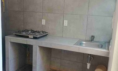 Gertrudis Sánchez, Rento bonita casita remodelada,  ideal para 2 o máximo 3 personas planta baja, exelente ubicación, a media cuadra de Av Talismán. (no sé aceptan mascotas)  Son 2 casitas en un terreno de 150m2, divido en 2 casas de 75m2 de terreno cada una y 55m2 de construcción, patio privado 10 m2; y estacionamiento privado de 10.5m2. Consta de 1 recamara muy grande con armario de pared a pared y de piso a techo y se puede hacer una recamarita,  reduciendo la sala comedor, cuenta con cocina con parrilla, garaje un auto para cada casa. REQUISITOS INDISPENSABLES: 1 mes de depósito, el mes que corre, fiador con bienes raices en CdMx o área metropolitana libre de gravamen y litigios, para tramitarle una póliza Jurídica y por último: comprobante de ingresos  que pueden ser de 1 ó 2 personas, ya sea recibos de nómina, estados de cuenta bancarios o constancia de empleo. Más informes y citas al celular y WhatsApp 55 23 55 3---- con Jorge Castro