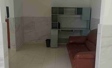 Gertrudis Sánchez, Rento bonita casita remodelada,  ideal para 2 o máximo 3 personas planta baja, exelente ubicación, a media cuadra de Av Talismán. (no sé aceptan mascotas)  Son 2 casitas en un terreno de 150m2, divido en 2 casas de 75m2 de terreno cada una y 55m2 de construcción, patio privado 10 m2; y estacionamiento privado de 10.5m2. Consta de 1 recamara muy grande con armario de pared a pared y de piso a techo y se puede hacer una recamarita,  reduciendo la sala comedor, cuenta con cocina con parrilla, garaje un auto para cada casa. REQUISITOS INDISPENSABLES: 1 mes de depósito, el mes que corre, fiador con bienes raices en CdMx o área metropolitana libre de gravamen y litigios, para tramitarle una póliza Jurídica y por último: comprobante de ingresos  que pueden ser de 1 ó 2 personas, ya sea recibos de nómina, estados de cuenta bancarios o constancia de empleo. Más informes y citas al celular y WhatsApp 55 23 55 3---- con Jorge Castro