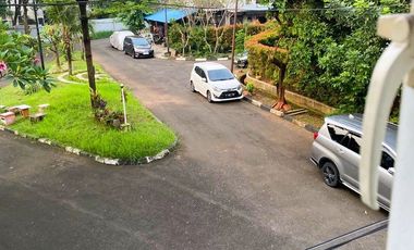 Rumah komplek jaya dekat pasar segar graha raya bintaro Semi furnish