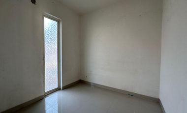 Disewakan rumah di grand Harvest Surabaya Barat