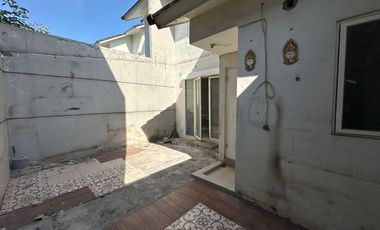 Disewakan rumah di grand Harvest Surabaya Barat