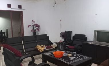 Disewakan Rumah 2 Lantai Harga Bagus Lokasi Idaman Raffles HIlls