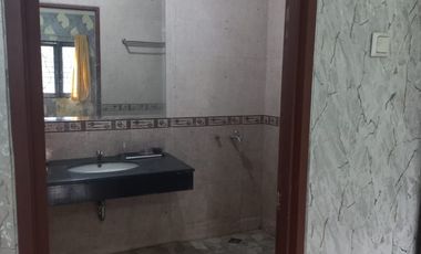 Disewakan Rumah 2 Lantai Harga Bagus Lokasi Idaman Raffles HIlls