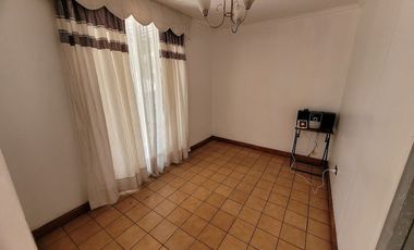 Se vende amplia casa de 4 dormitorios, a pasos de metro Los Quillayes,linea 4