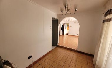 Se vende amplia casa de 4 dormitorios, a pasos de metro Los Quillayes,linea 4