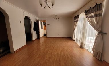 Se vende amplia casa de 4 dormitorios, a pasos de metro Los Quillayes,linea 4