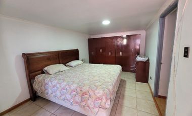 Se vende amplia casa de 4 dormitorios, a pasos de metro Los Quillayes,linea 4