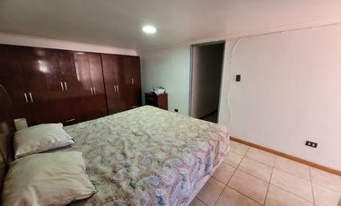 Se vende amplia casa de 4 dormitorios, a pasos de metro Los Quillayes,linea 4