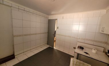 Se vende amplia casa de 4 dormitorios, a pasos de metro Los Quillayes,linea 4