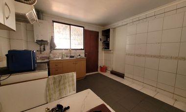 Se vende amplia casa de 4 dormitorios, a pasos de metro Los Quillayes,linea 4