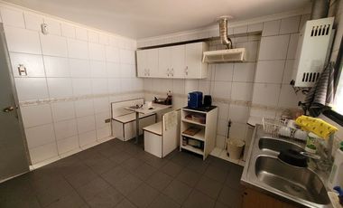 Se vende amplia casa de 4 dormitorios, a pasos de metro Los Quillayes,linea 4