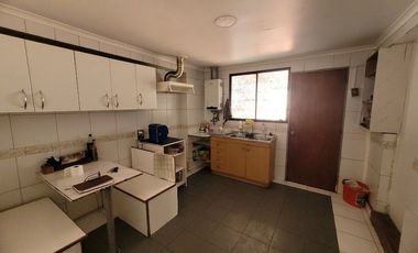 Se vende amplia casa de 4 dormitorios, a pasos de metro Los Quillayes,linea 4