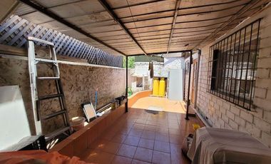 Se vende amplia casa de 4 dormitorios, a pasos de metro Los Quillayes,linea 4