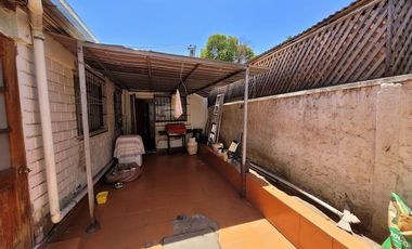 Se vende amplia casa de 4 dormitorios, a pasos de metro Los Quillayes,linea 4