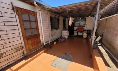 Se vende amplia casa de 4 dormitorios, a pasos de metro Los Quillayes,linea 4