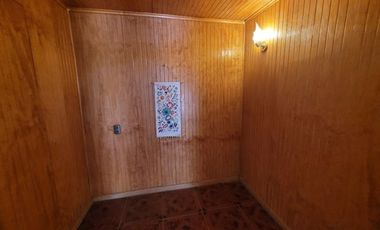 Se vende amplia casa de 4 dormitorios, a pasos de metro Los Quillayes,linea 4