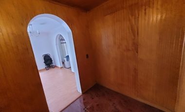 Se vende amplia casa de 4 dormitorios, a pasos de metro Los Quillayes,linea 4