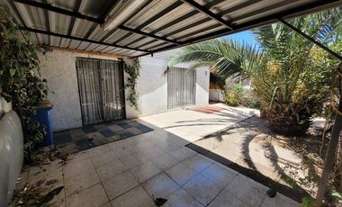 Se vende amplia casa de 4 dormitorios, a pasos de metro Los Quillayes,linea 4