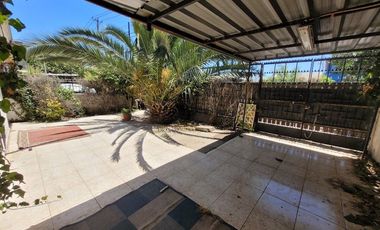 Se vende amplia casa de 4 dormitorios, a pasos de metro Los Quillayes,linea 4