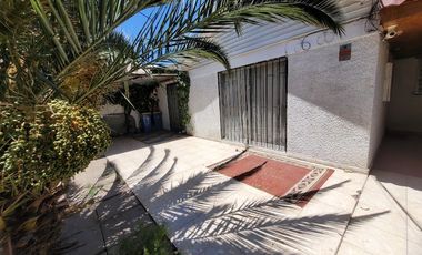 Se vende amplia casa de 4 dormitorios, a pasos de metro Los Quillayes,linea 4