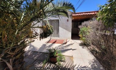 Se vende amplia casa de 4 dormitorios, a pasos de metro Los Quillayes,linea 4