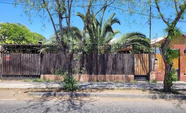 Se vende amplia casa de 4 dormitorios, a pasos de metro Los Quillayes,linea 4