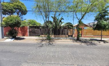 Se vende amplia casa de 4 dormitorios, a pasos de metro Los Quillayes,linea 4