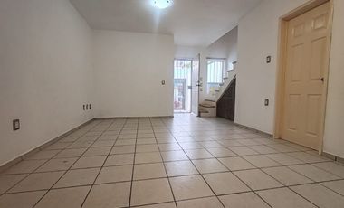 BONITA CASA EN RENTA EN COL. HOGARES DEL ALAMO