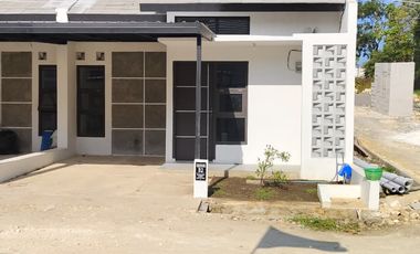 Rumah Baru Ready Promo Diskon 5 juta, Hanya 8 menit ke Pasar Argosari Harga sangat Terjangkau