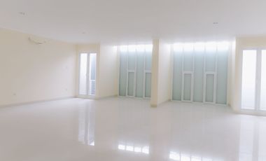 Disewakan Ruko Gandeng 3 Lantai Strategis di Boulevard Area komersial Royal Tajur Residence. Jl, Raya Tajur
