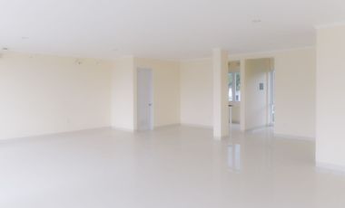 Disewakan Ruko Gandeng 3 Lantai Strategis di Boulevard Area komersial Royal Tajur Residence. Jl, Raya Tajur