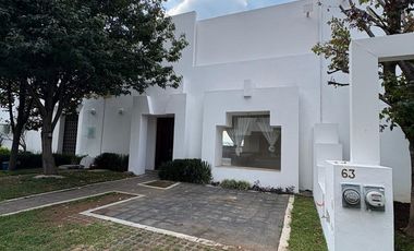 CASA EN RENTA EN RESIDENCIAL ALTOZANO